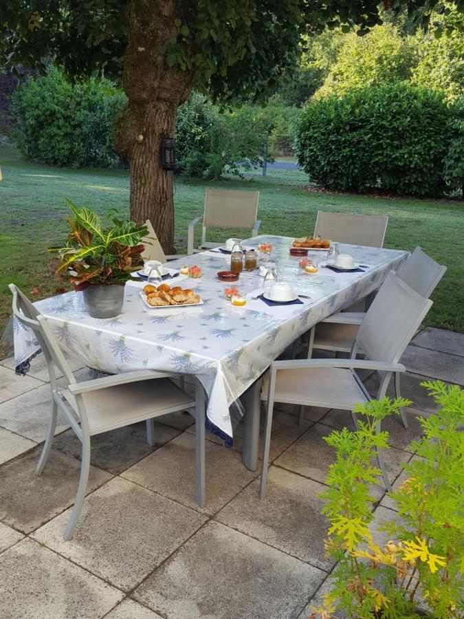 Bed and Breakfast Chez Alexandra Louchats Exterior foto